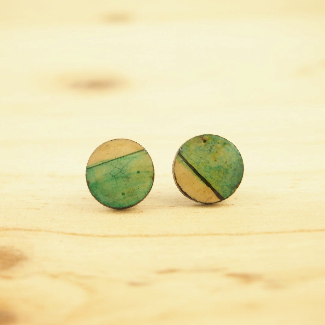 Boucles d'oreilles Rondes Noires Calebasse séchée Végan Puces | Micro Cari Rond 12mm