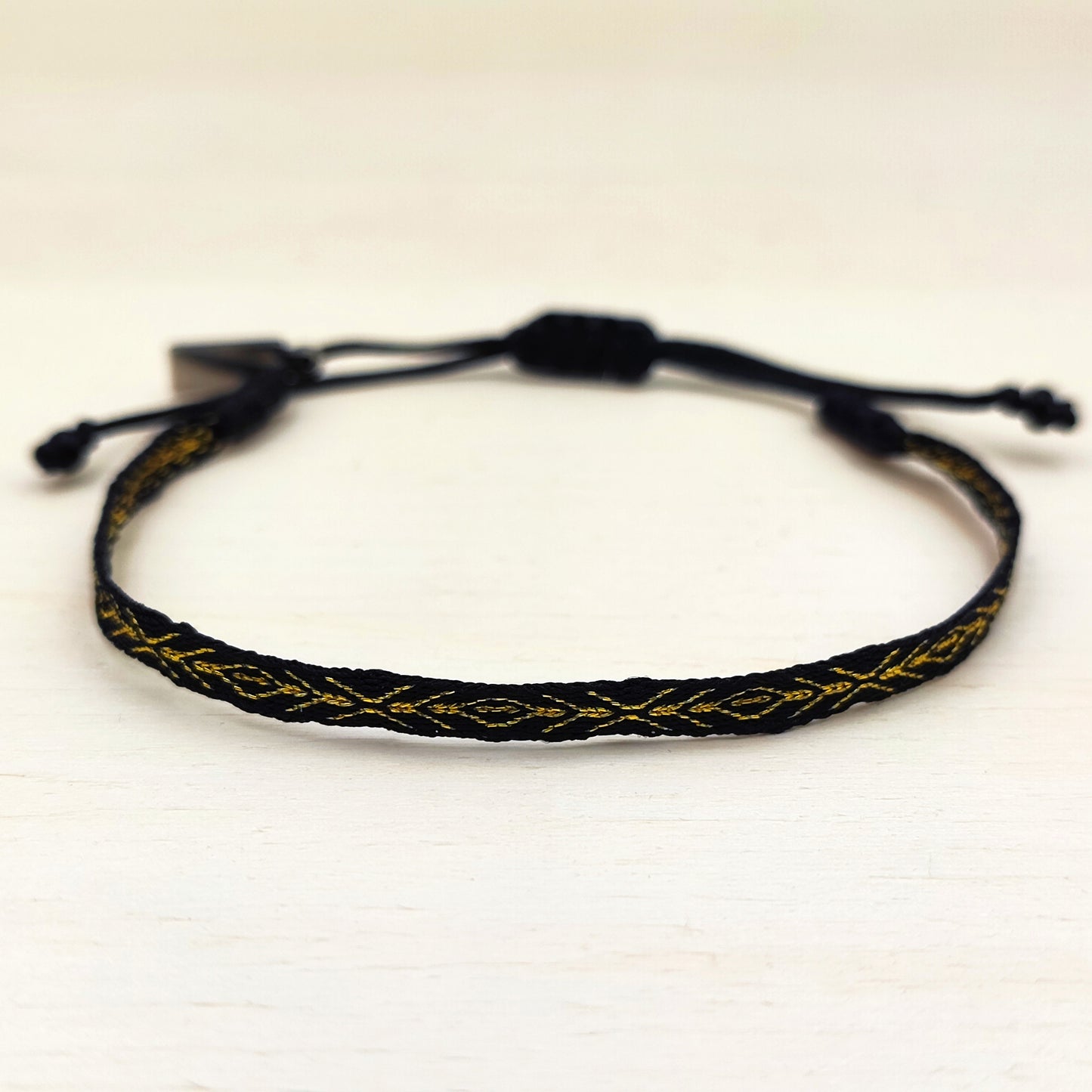 Bracelet noir doré, bohème 40 fils, amitié hippie chic, bracelet femme, homme tissé main, réglable et résistant à l'eau. Ethchic