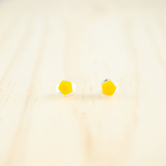 Puces d'oreilles ivoire végétal boucles d'oreilles minimalistes puces d'oreilles géométriques vegan clous d'oreilles blanches naturelles