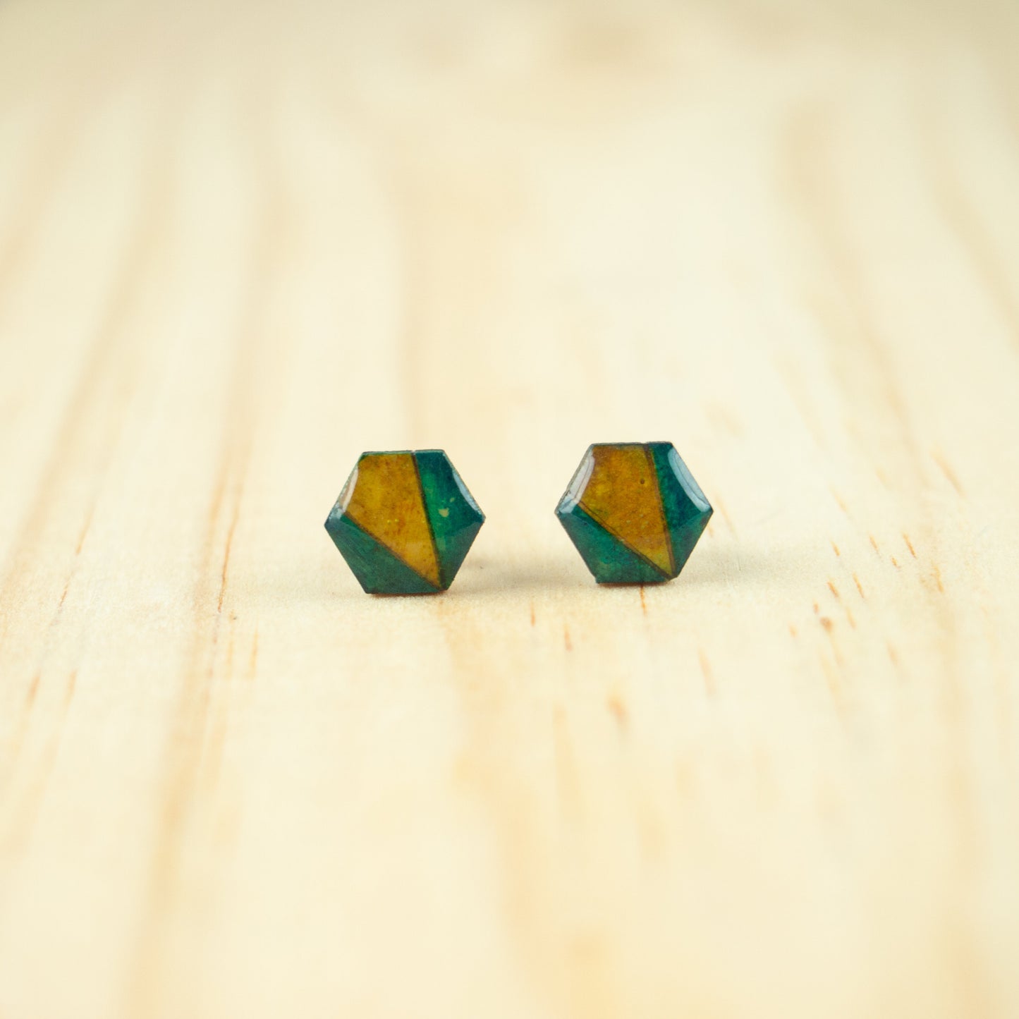 Petits clous d'oreilles hexagone nature pouces d'oreilles géométriques boucles d'oreilles effet émaillé puces d'oreilles noir moutarde