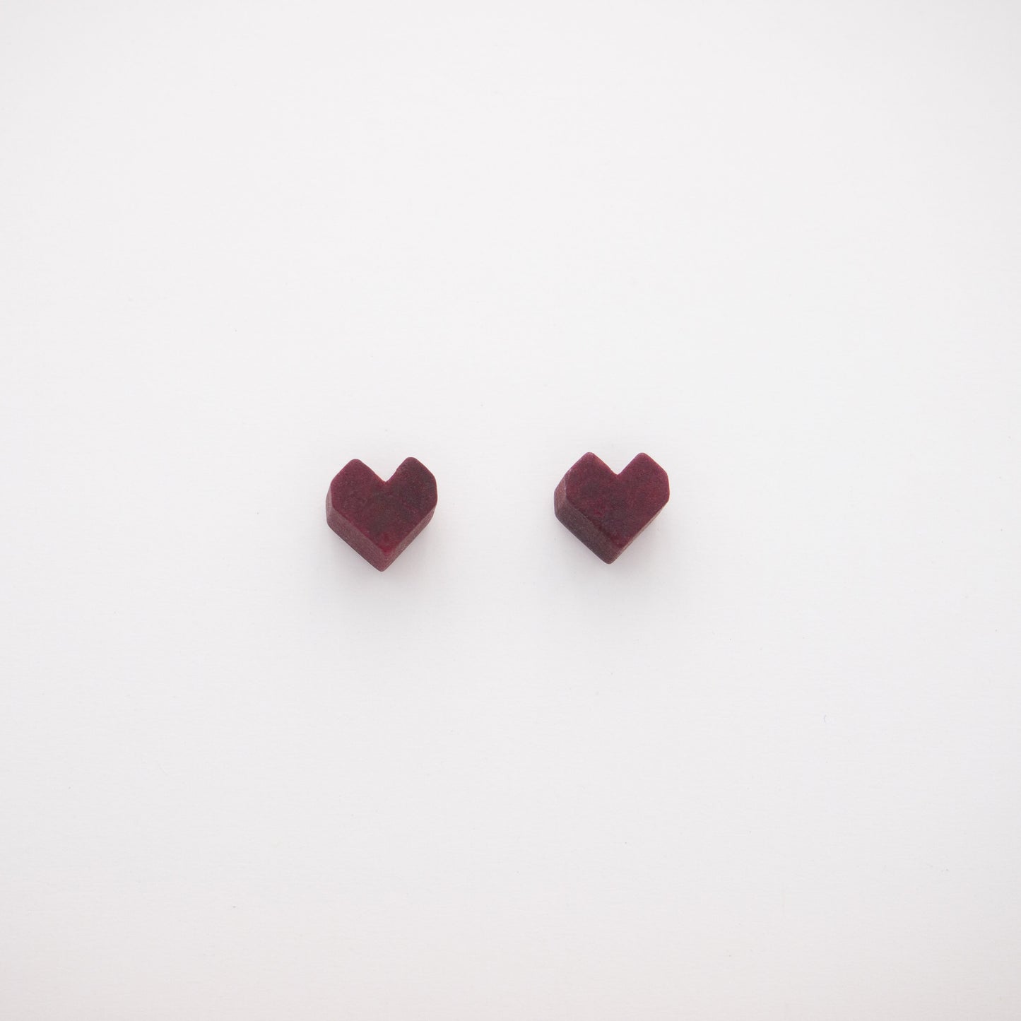 Boucles d'oreilles cœur en ivoire végétal clous cœur puces cœur