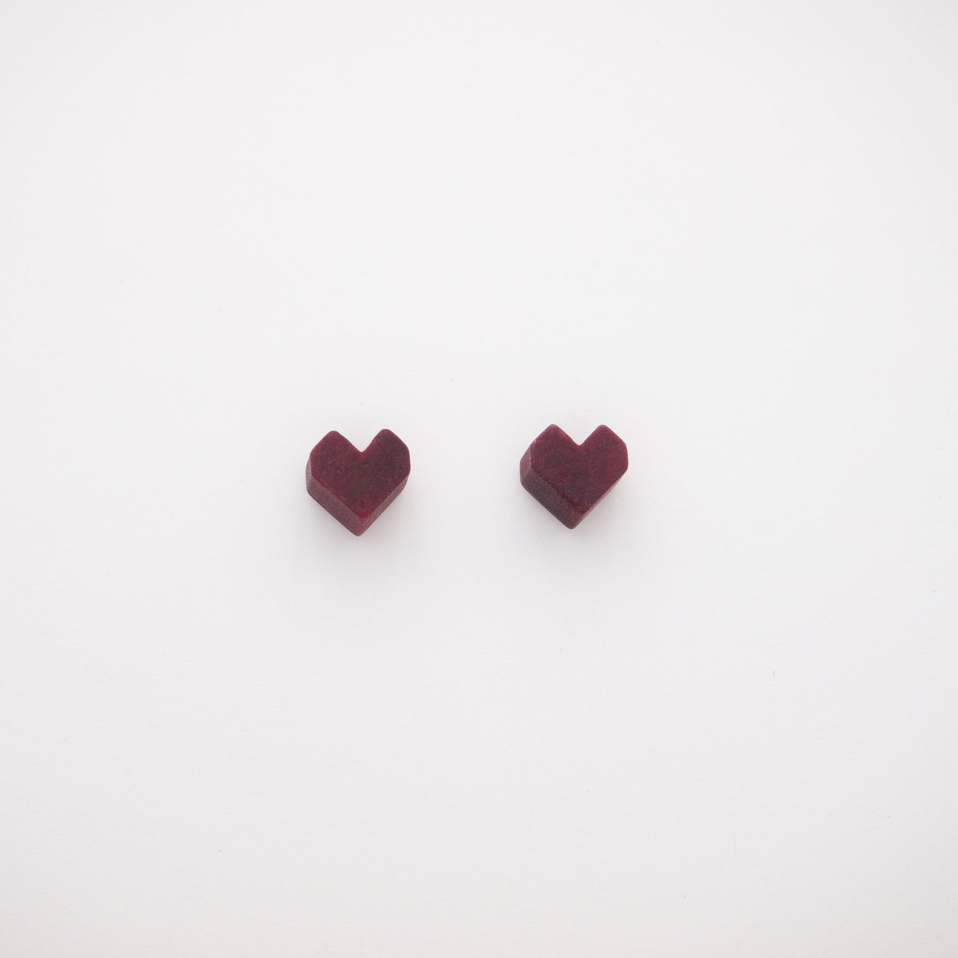 Boucles d'oreilles cœur en ivoire végétal clous cœur puces cœur