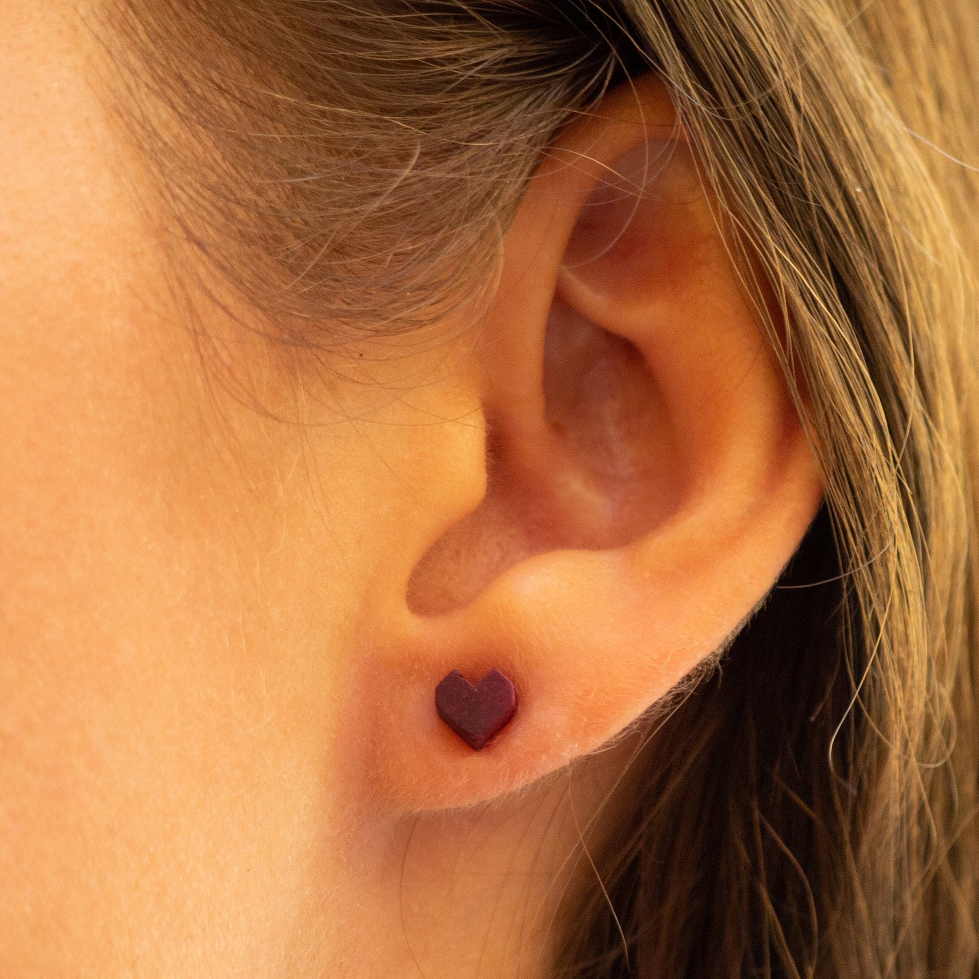 Boucles d'oreilles cœur en ivoire végétal clous cœur puces cœur