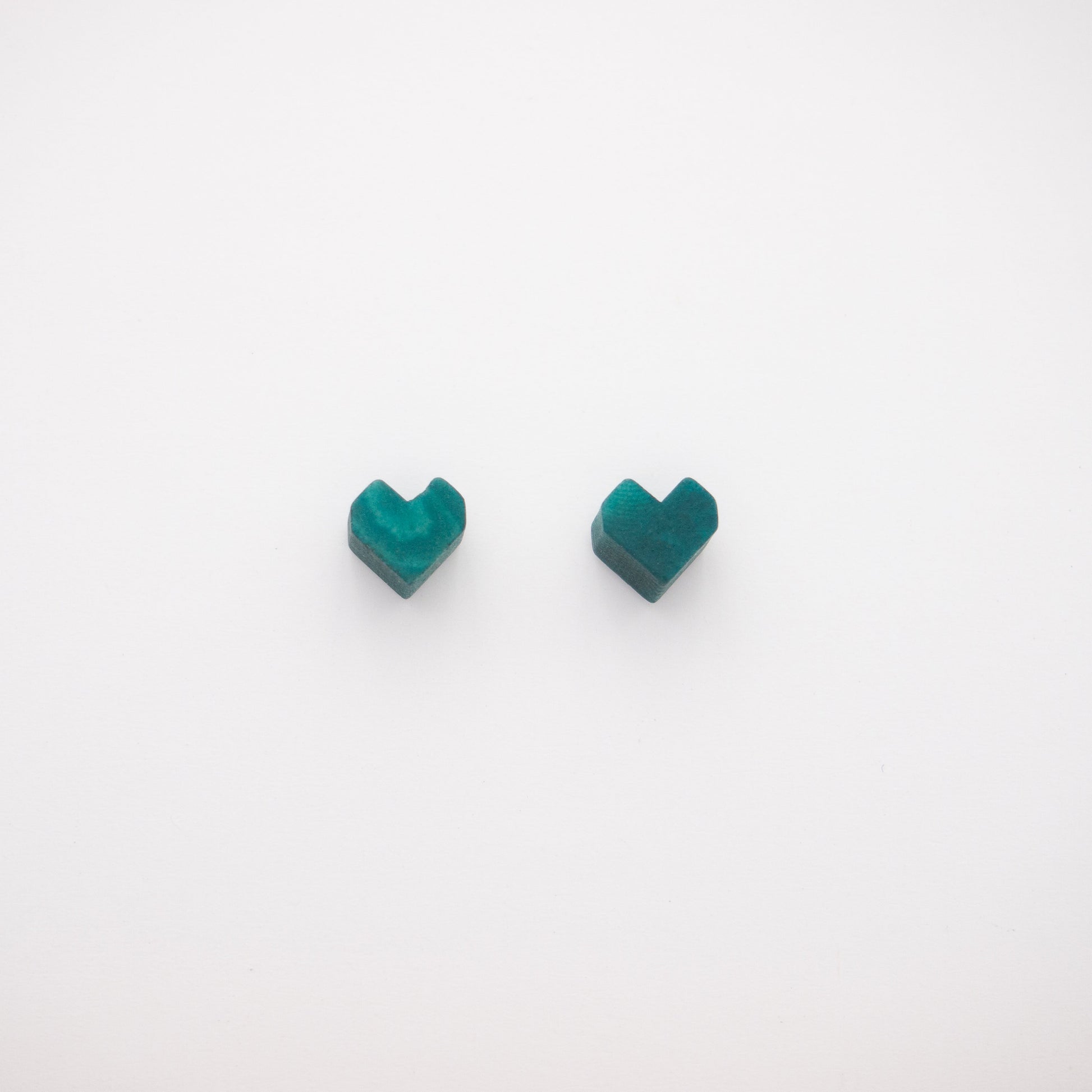 Boucles d'oreilles cœur en ivoire végétal clous cœur puces cœur