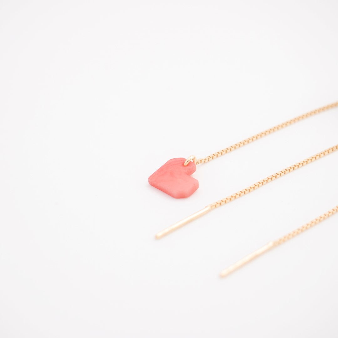 Boucles d’oreilles Coeur en ivoire végétal, chaîne traversante en Acier Doré, Argent ou Plaqué Or 3 microns