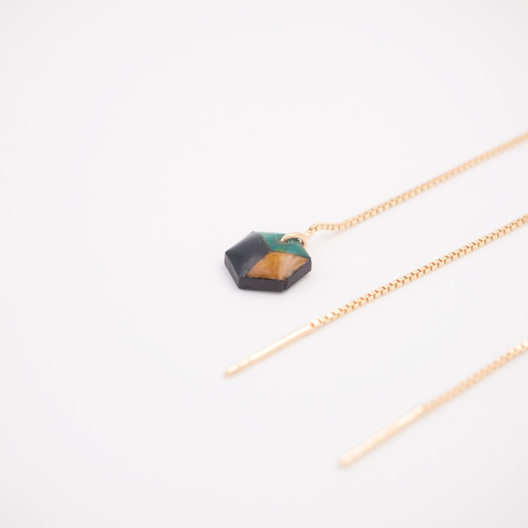 Boucles d’oreilles Hexagone en Calebasse séchée  chaîne traversante en Acier Doré, Argent ou Plaqué Or 3 microns | Hex Cube