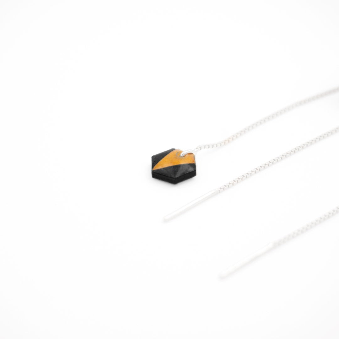 Boucles d’oreilles Hexagone en Calebasse séchée  chaîne traversante en Acier Doré, Argent ou Plaqué Or 3 microns | Hex Pic