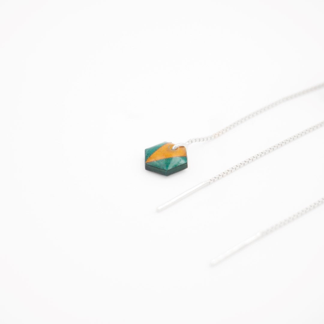 Boucles d’oreilles Hexagone en Calebasse séchée  chaîne traversante en Acier Doré, Argent ou Plaqué Or 3 microns | Hex Pic
