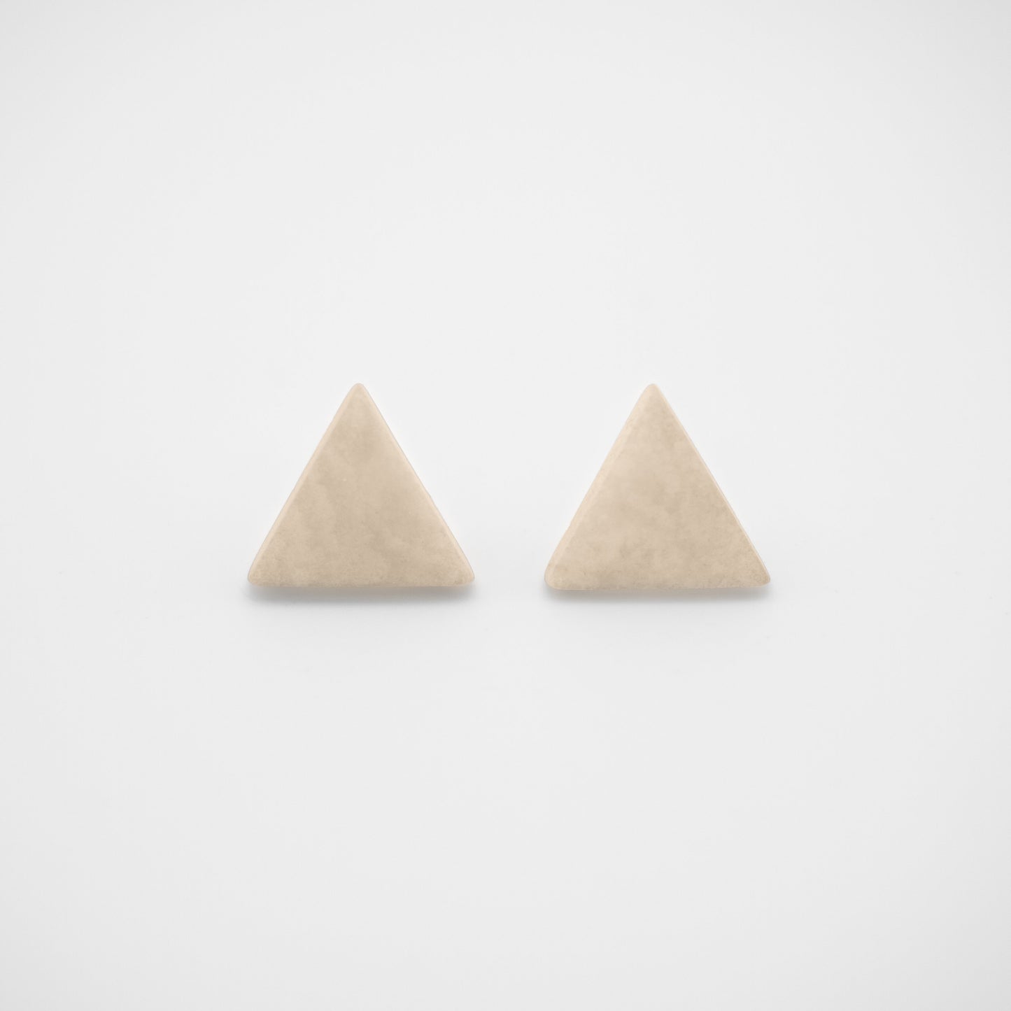 Puces triangles blanches puces triangles puces ivoire végétal boucles d'oreilles blanches boucle d'oreille géométrique cadeau éthique