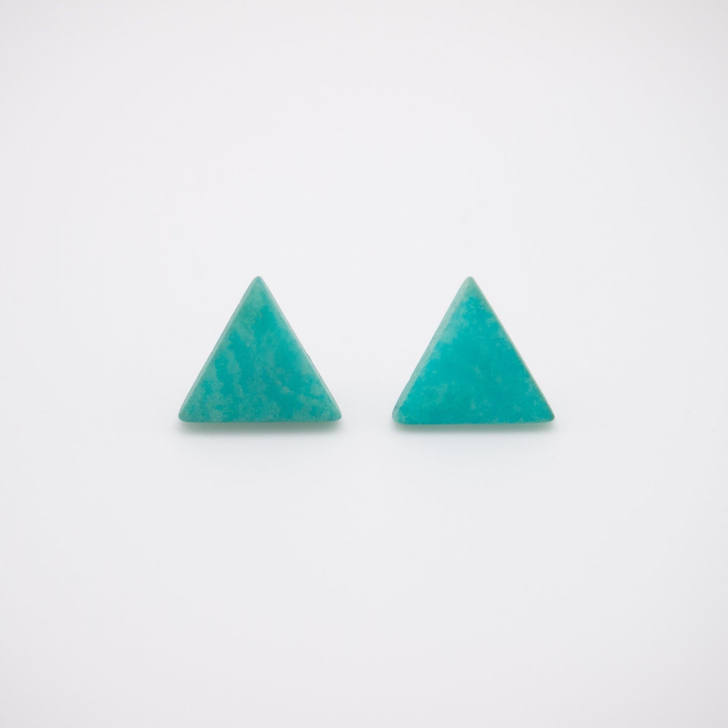 Puces triangles blanches puces triangles puces ivoire végétal boucles d'oreilles blanches boucle d'oreille géométrique cadeau éthique