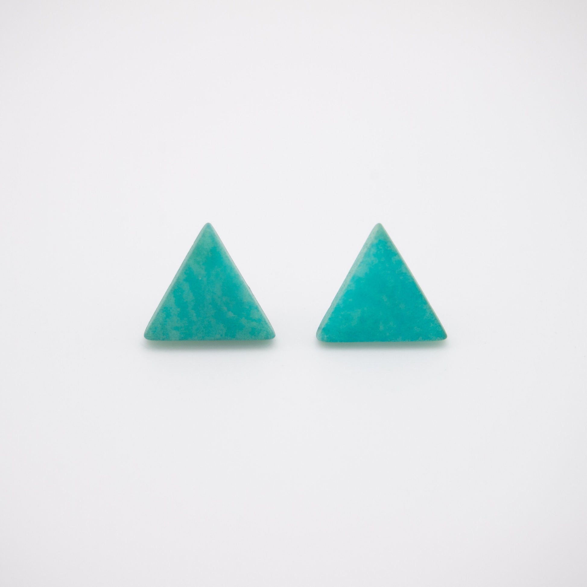 Puces triangles blanches puces triangles puces ivoire végétal boucles d'oreilles blanches boucle d'oreille géométrique cadeau éthique