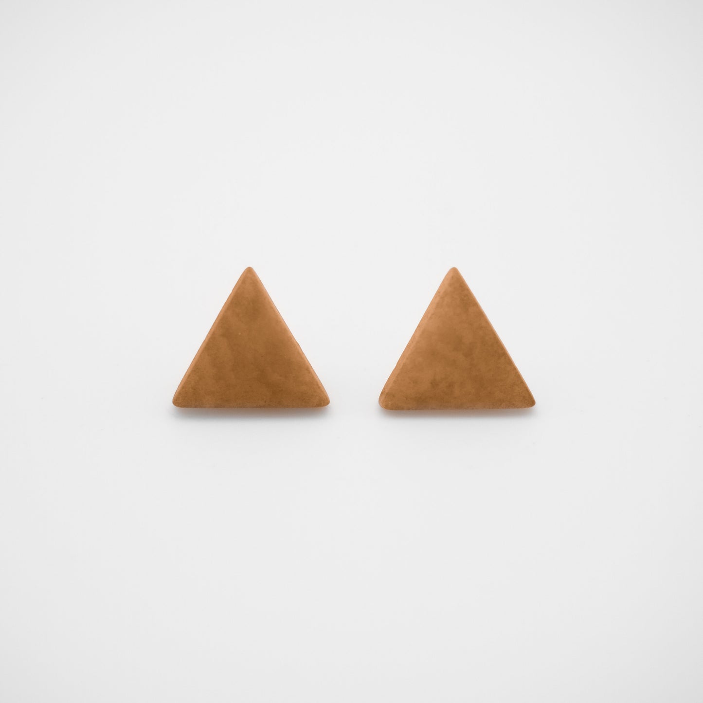 Puces triangles blanches puces triangles puces ivoire végétal boucles d'oreilles blanches boucle d'oreille géométrique cadeau éthique