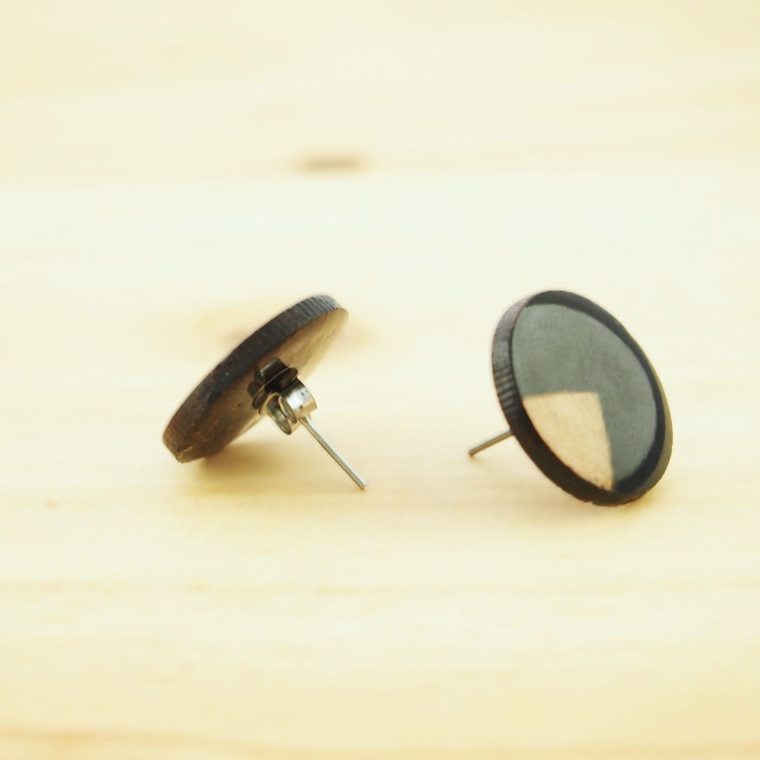 Boucles d'oreilles Rondes Noires Calebasse séchée Triangles Végan Puces | Micro Cari Rond 18mm