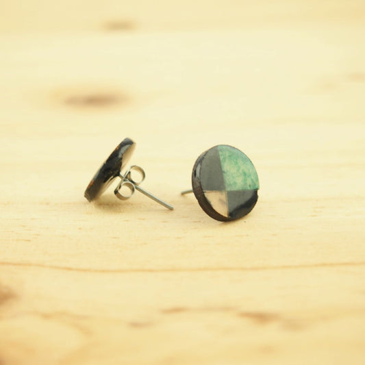 Boucles d'oreilles Rondes Noires Calebasse séchée Végan Puces | Micro Cari Rond 12mm