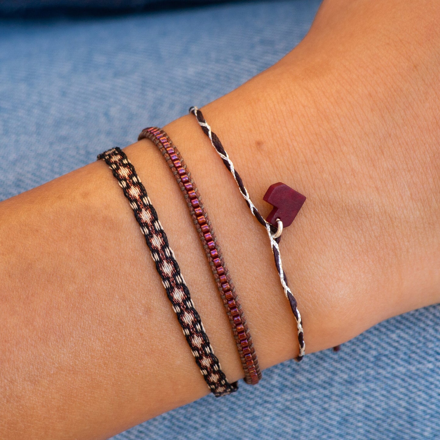 Bracelet fin cœur en ivoire végétal réglable pour femme