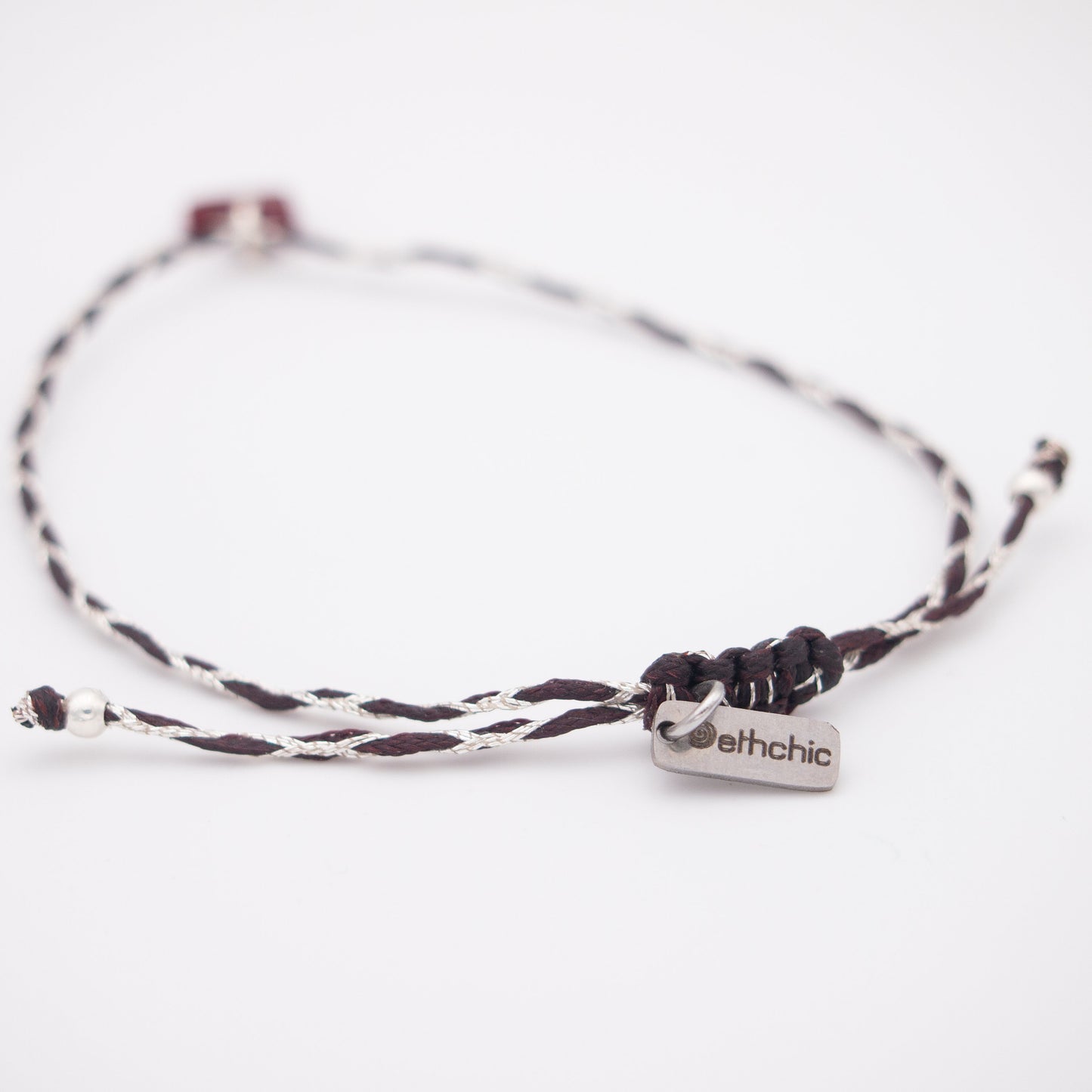 Bracelet fin cœur en ivoire végétal réglable pour femme