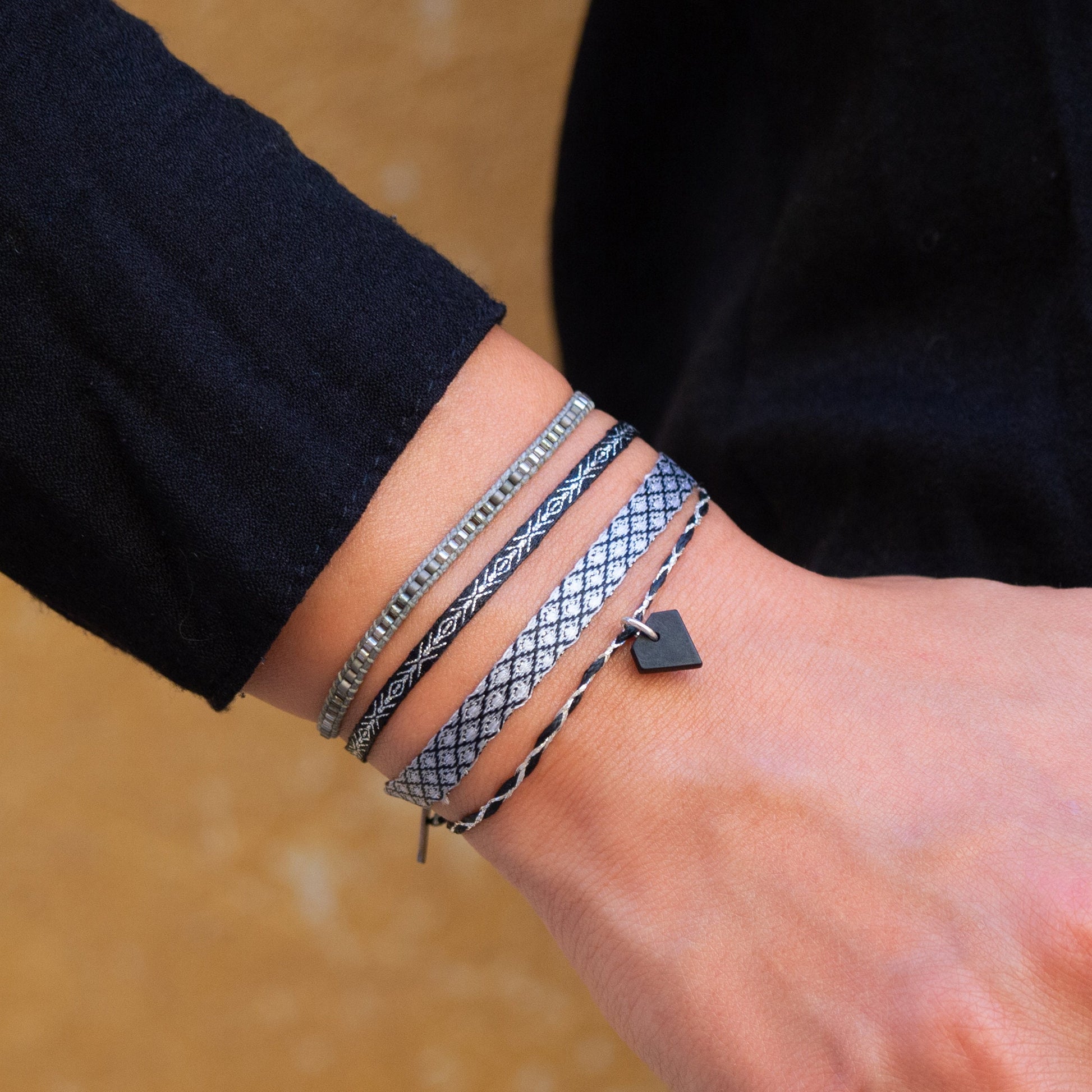 Bracelet cordon en forme de diamant en ivoire végétal réglable