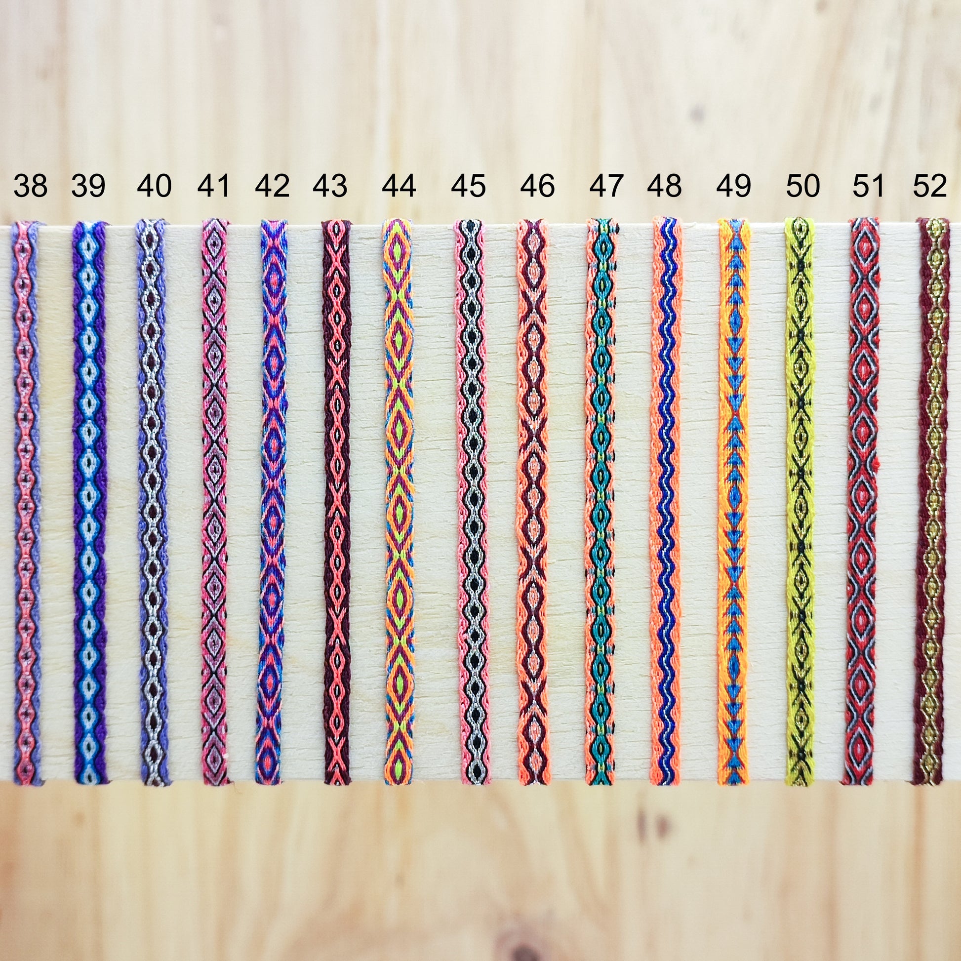 Bracelet Fin 40 Fils Bohème Ethnique Hippie Chic Femme Homme Tissé Main Waterproof, ajustable, REV, Amitié, Couple, Cadeau, Rose, Lilas, Violet, fuchsia, Orange,rouge
