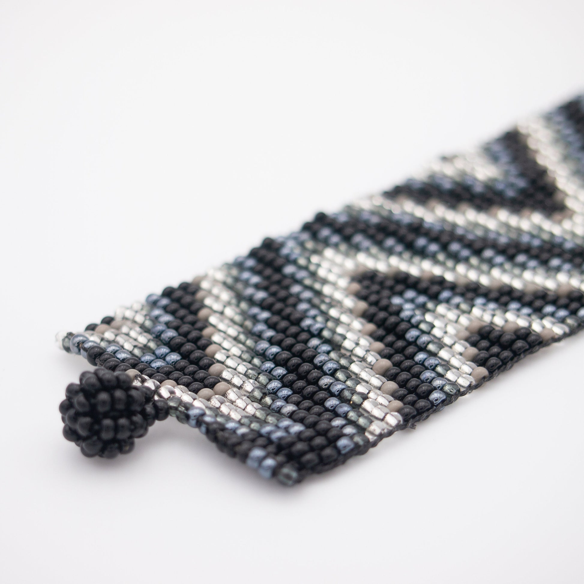 Manchette perles noir argent Manchette perles géométrique Bracelet large Bracelet perles rocaille Bracelet bohème Bracelet soirée