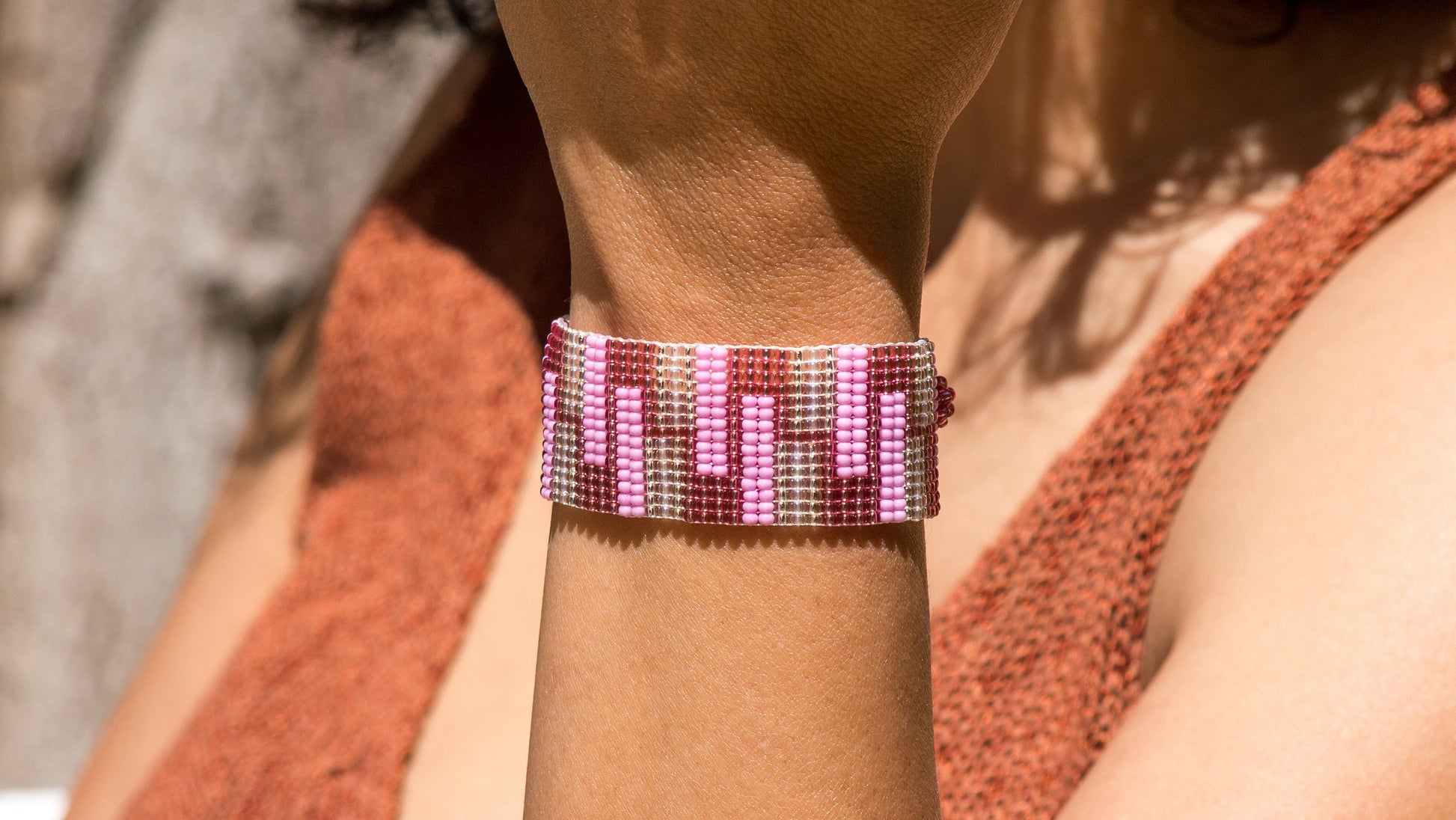 Bracelet perles tissé Style Boho Chic Rose Bracelet large Bracelet géométrique Bracelet artisanal fait main