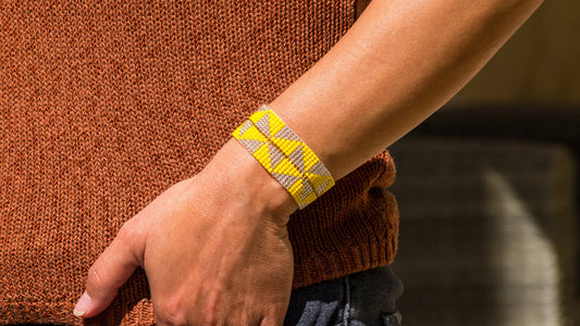 Bracelet perles tissé jaune Style Boho Chic Bracelet retro Bracelet géométrique Bracelet artisanal fait main