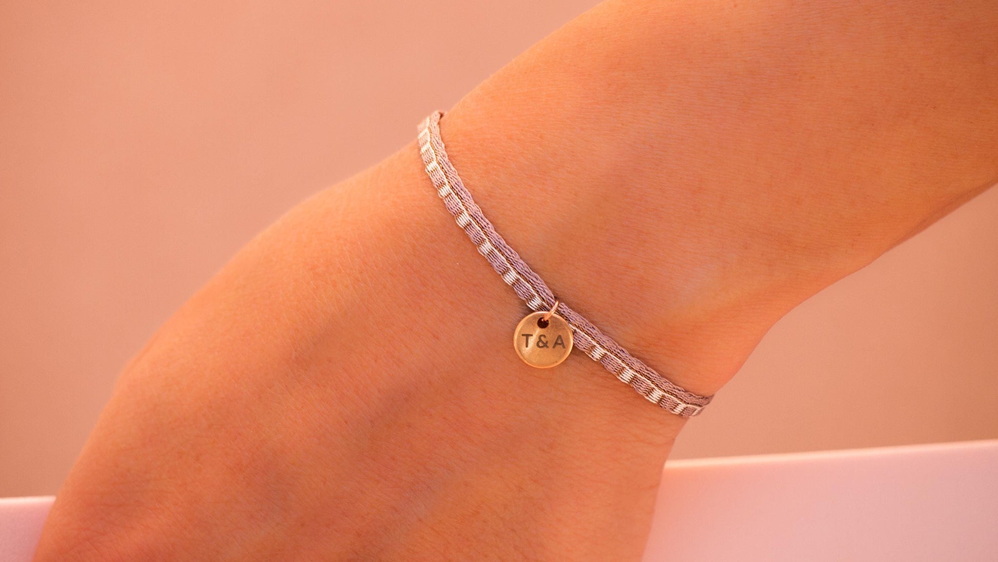 Bracelet personnalisé avec médaille gravée bracelet fin 40 fils bracelet tissé cadeau couple bracelet bohème homme/femme Ethchic