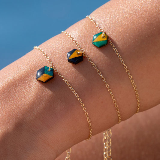 Bracelet Mini Charm Hexagone en Calebasse Séchée - Chaîne Fine Argent ou Doré