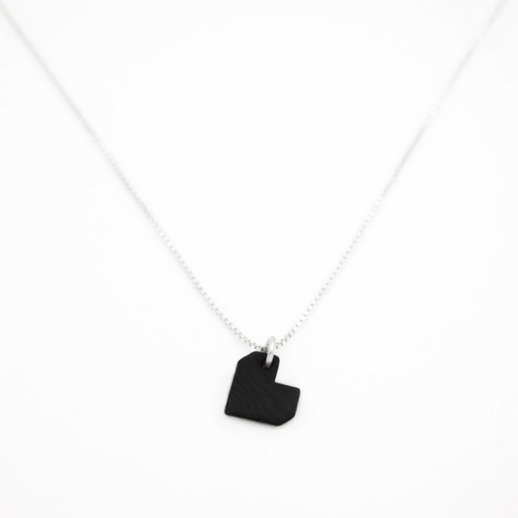 Collier Mini Charm Cœur en Ivoire Végétal – 6 finitions de chaîne au choix