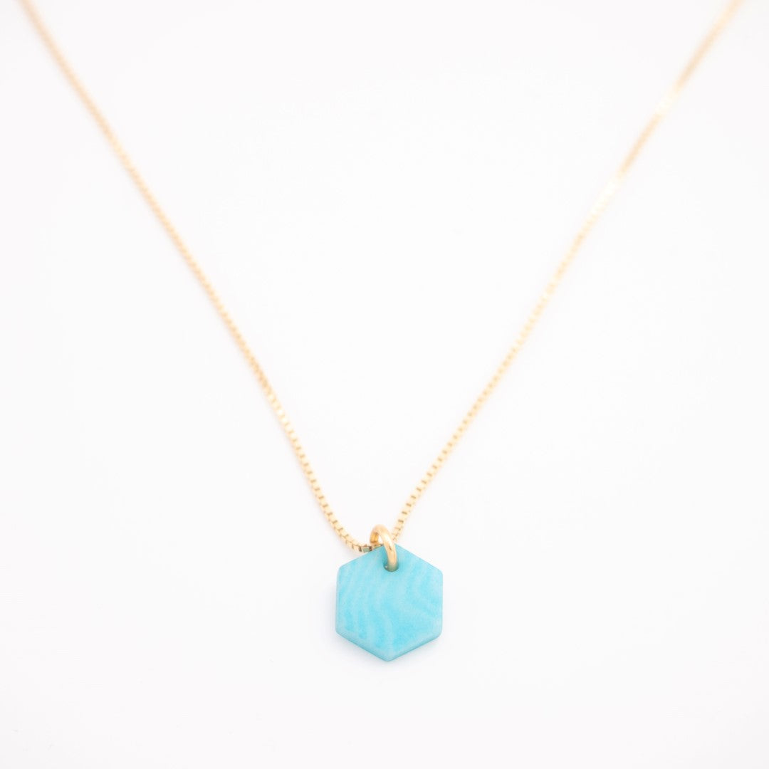 Collier Mini Charm Hexagone en Ivoire Végétal – 6 finitions de chaîne au choix