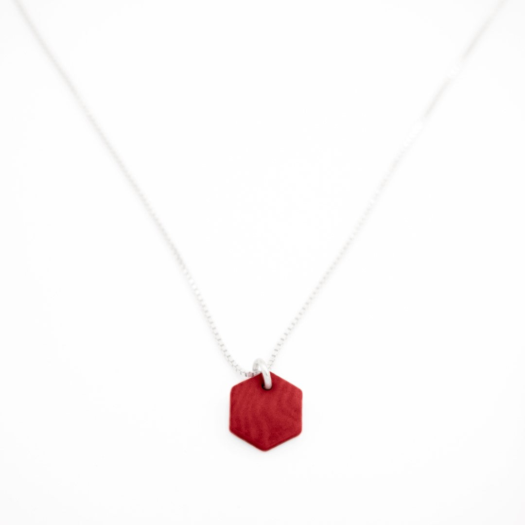 Collier Mini Charm Hexagone en Ivoire Végétal – 6 finitions de chaîne au choix