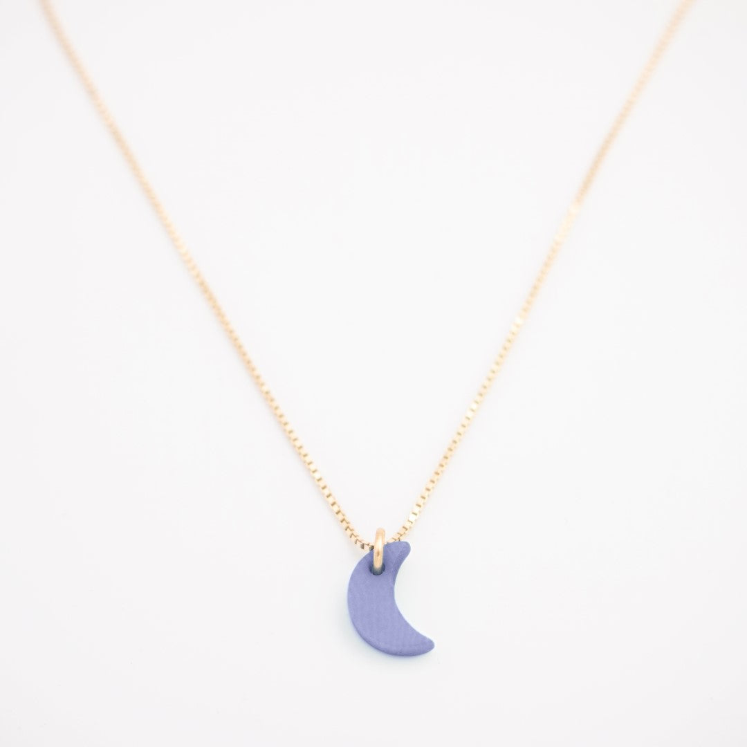 Collier Mini Charm Lune en Ivoire Végétal – 6 finitions de chaîne au choix
