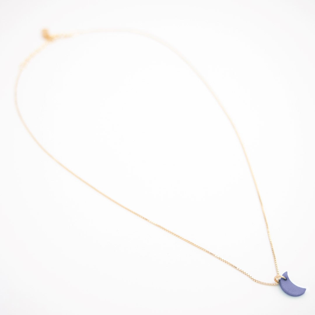 Collier Mini Charm Lune en Ivoire Végétal – 6 finitions de chaîne au choix