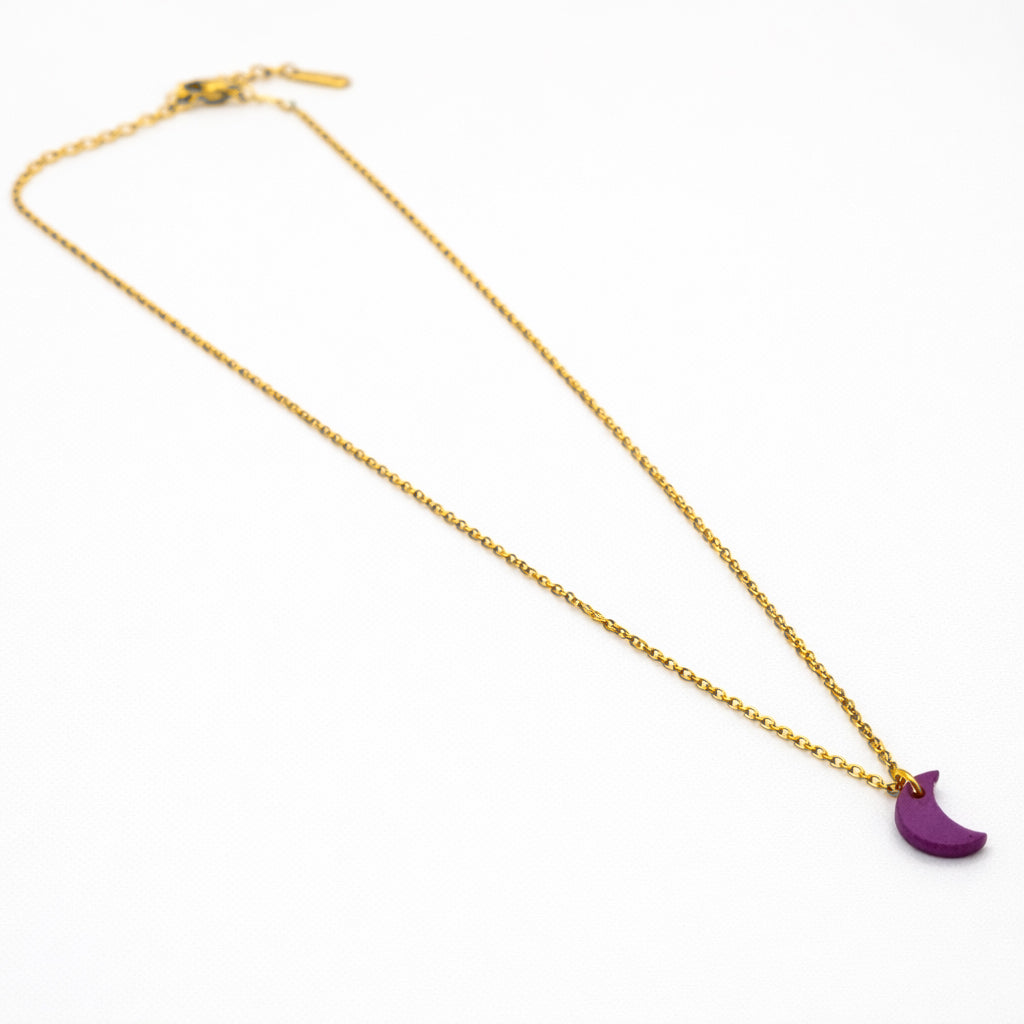 Collier Mini Charm Lune en Ivoire Végétal – 6 finitions de chaîne au choix