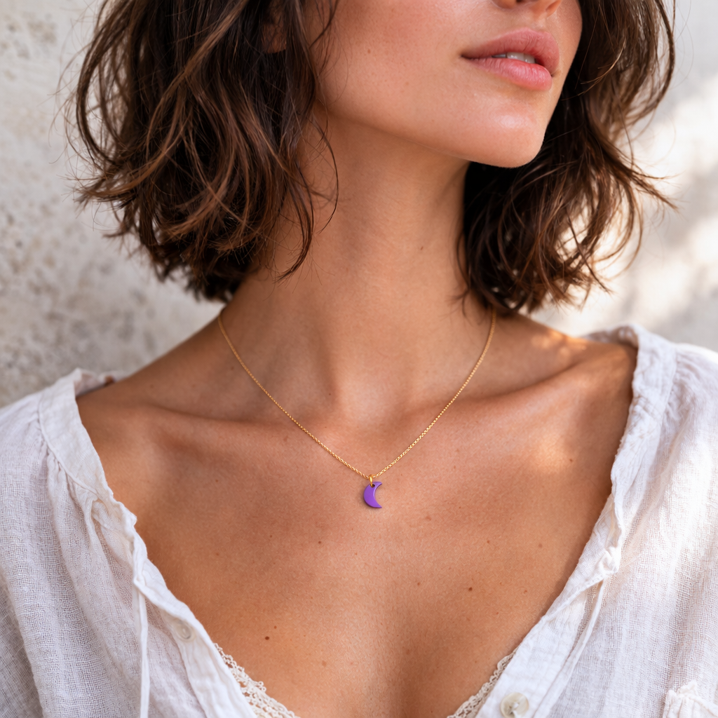 Collier Mini Charm Lune en Ivoire Végétal – 6 finitions de chaîne au choix