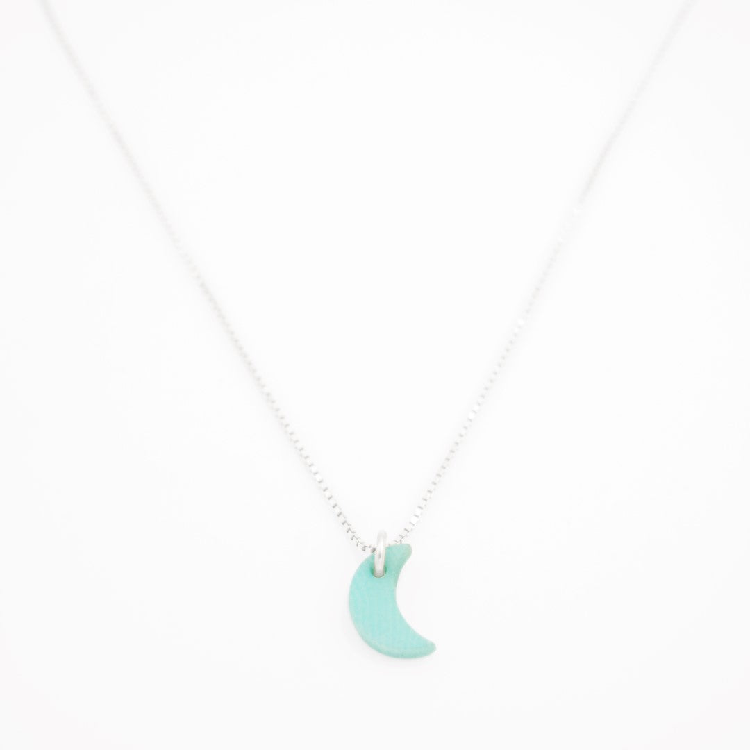 Collier Mini Charm Lune en Ivoire Végétal – 6 finitions de chaîne au choix