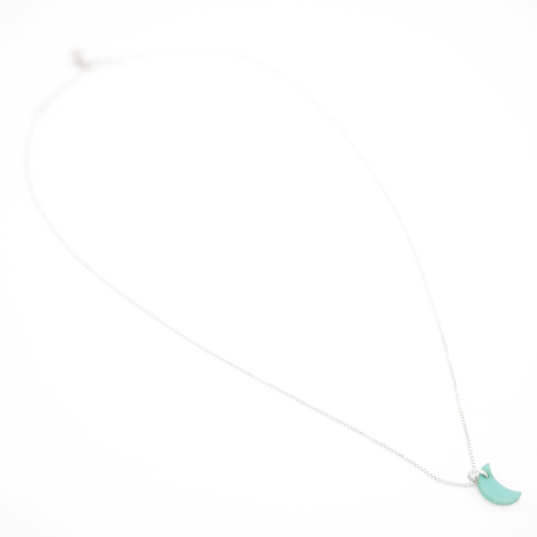 Collier Mini Charm Lune en Ivoire Végétal – 6 finitions de chaîne au choix