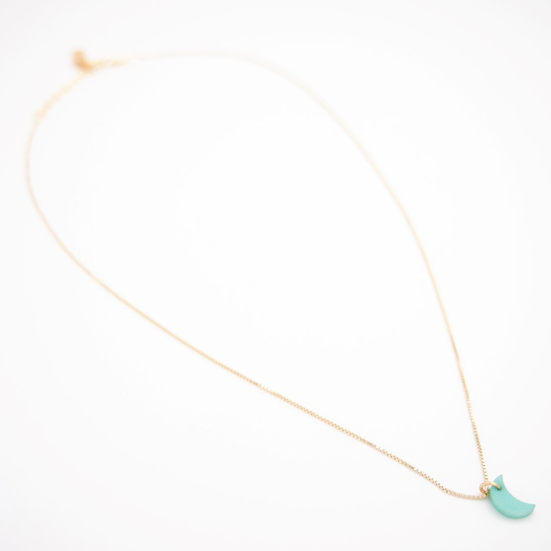 Collier Mini Charm Lune en Ivoire Végétal – 6 finitions de chaîne au choix