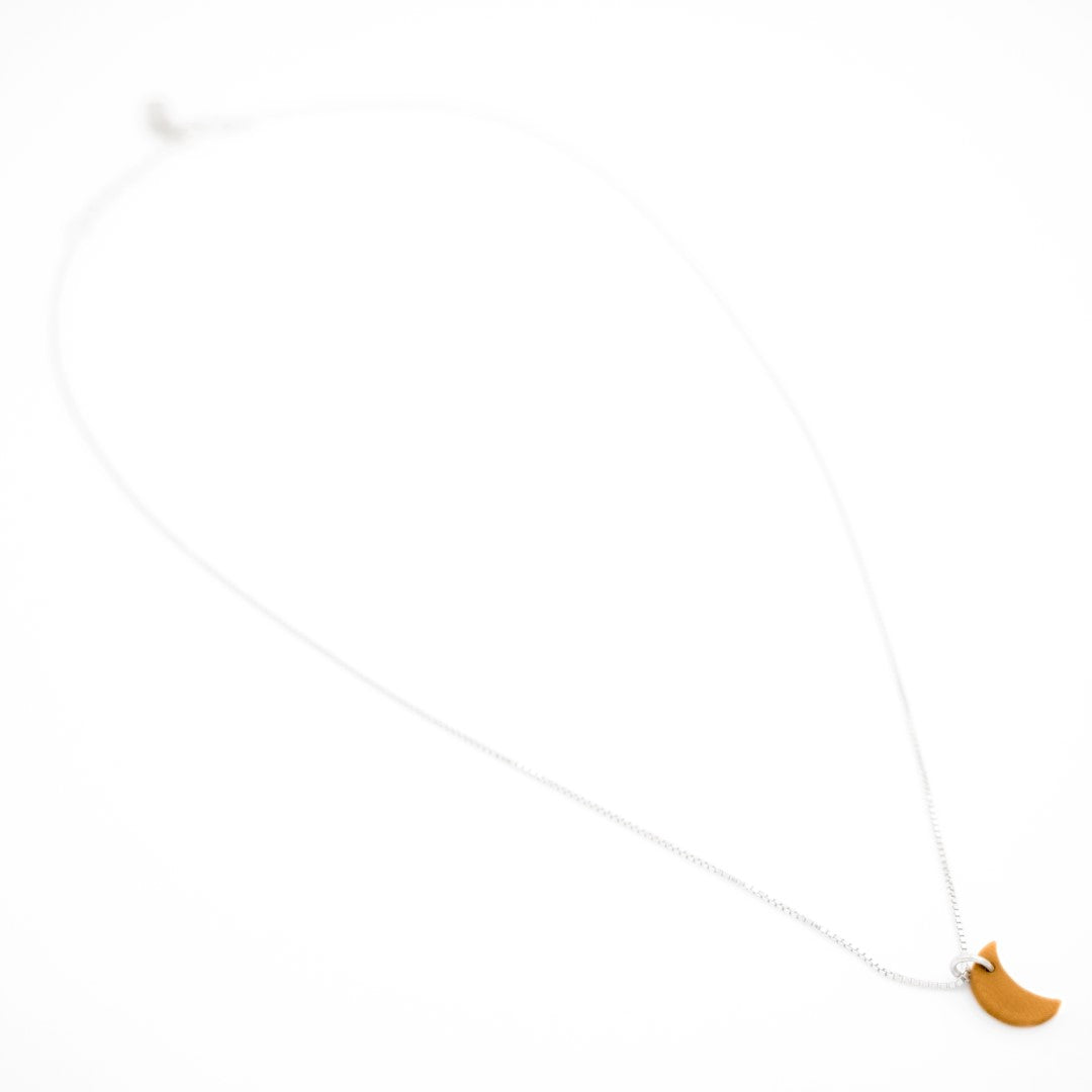 Collier Mini Charm Lune en Ivoire Végétal – 6 finitions de chaîne au choix