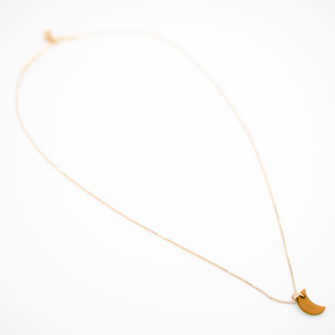 Collier Mini Charm Lune en Ivoire Végétal – 6 finitions de chaîne au choix