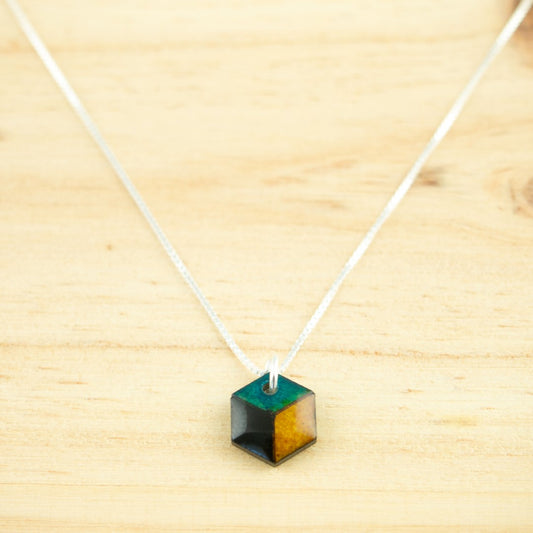 Collier hexagone en calebasse séchée peint main –  6 finitions de chaîne au choix | Cube