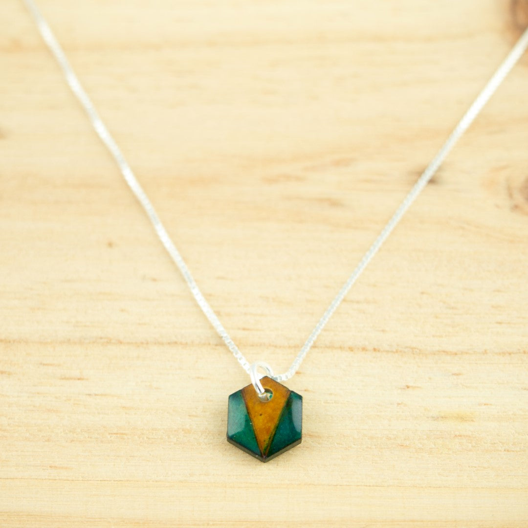 Collier hexagone en calebasse séchée peint main –  6 finitions de chaîne au choix | Hex
