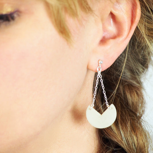 Boucles d'oreilles blanches en ivoire végétal boucles d'oreilles minimalistes boucles d'oreilles géométriques  boucles d'oreilles longues