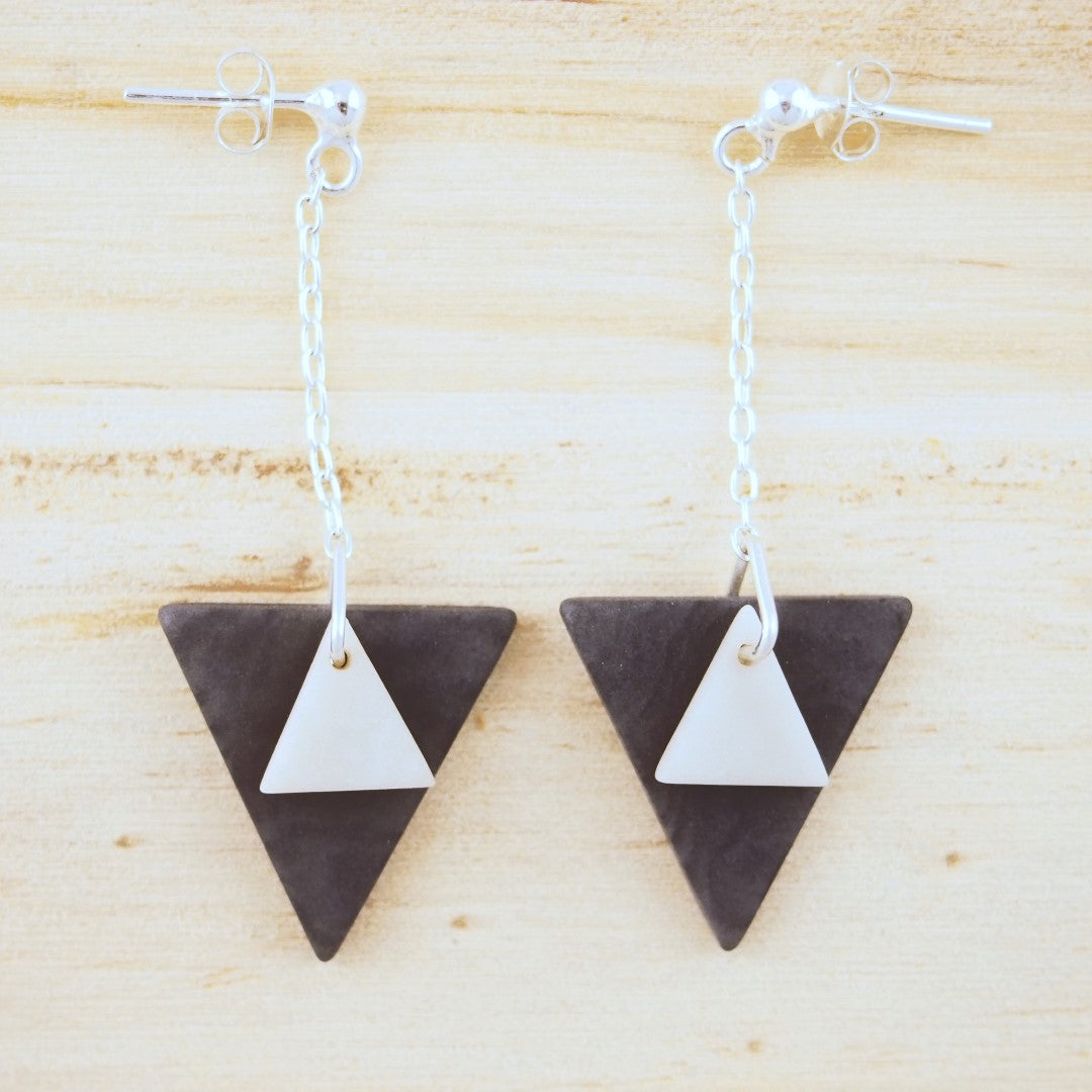 Boucles d'oreilles Triangle Gris Blanc Ivoire Végétal Géométriques | Rubi Tri