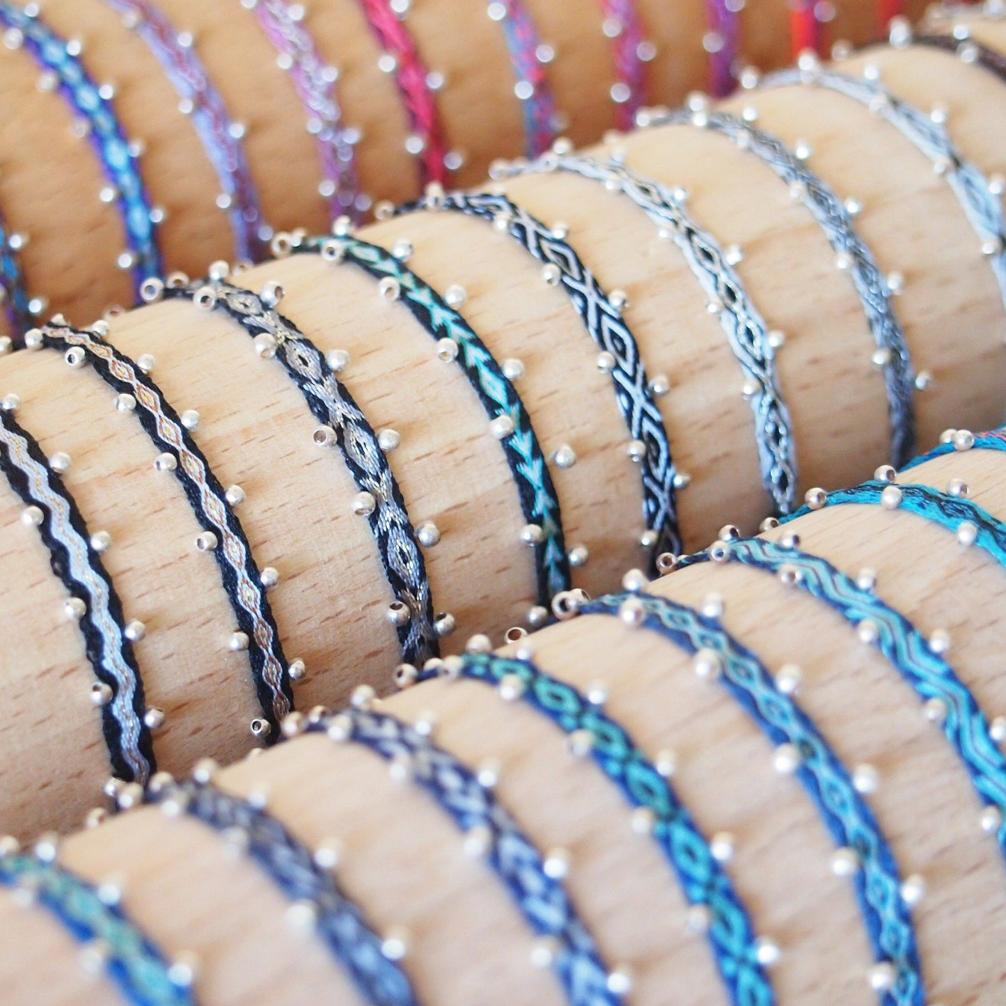 Bracelet fin bracelet perles argent bracelet bohème bracelet hippie bracelet tissé bracelet amitié bracelet ethnique cadeau femme