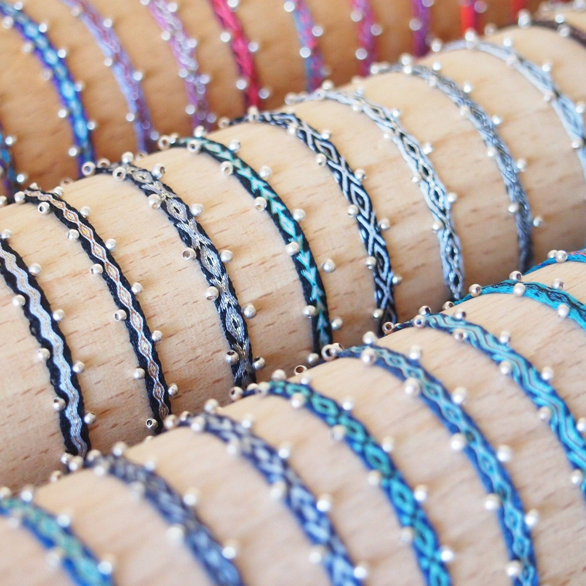 Bracelet fin bracelet perles argent bracelet bohème bracelet hippie bracelet tissé bracelet amitié bracelet ethnique cadeau femme