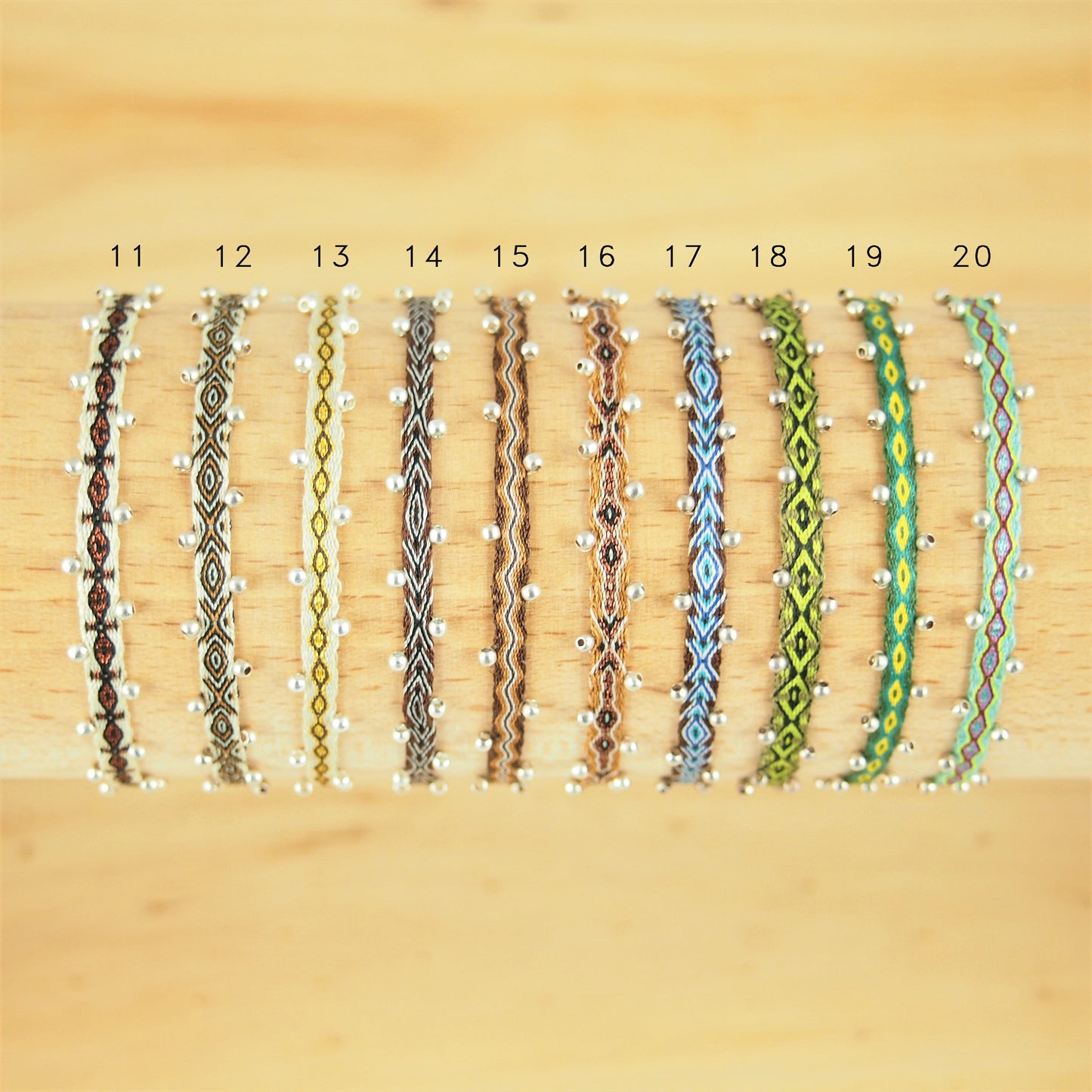 Bracelets tissés main, beige, marron et vertes avec perles en argent 925  Ethchic