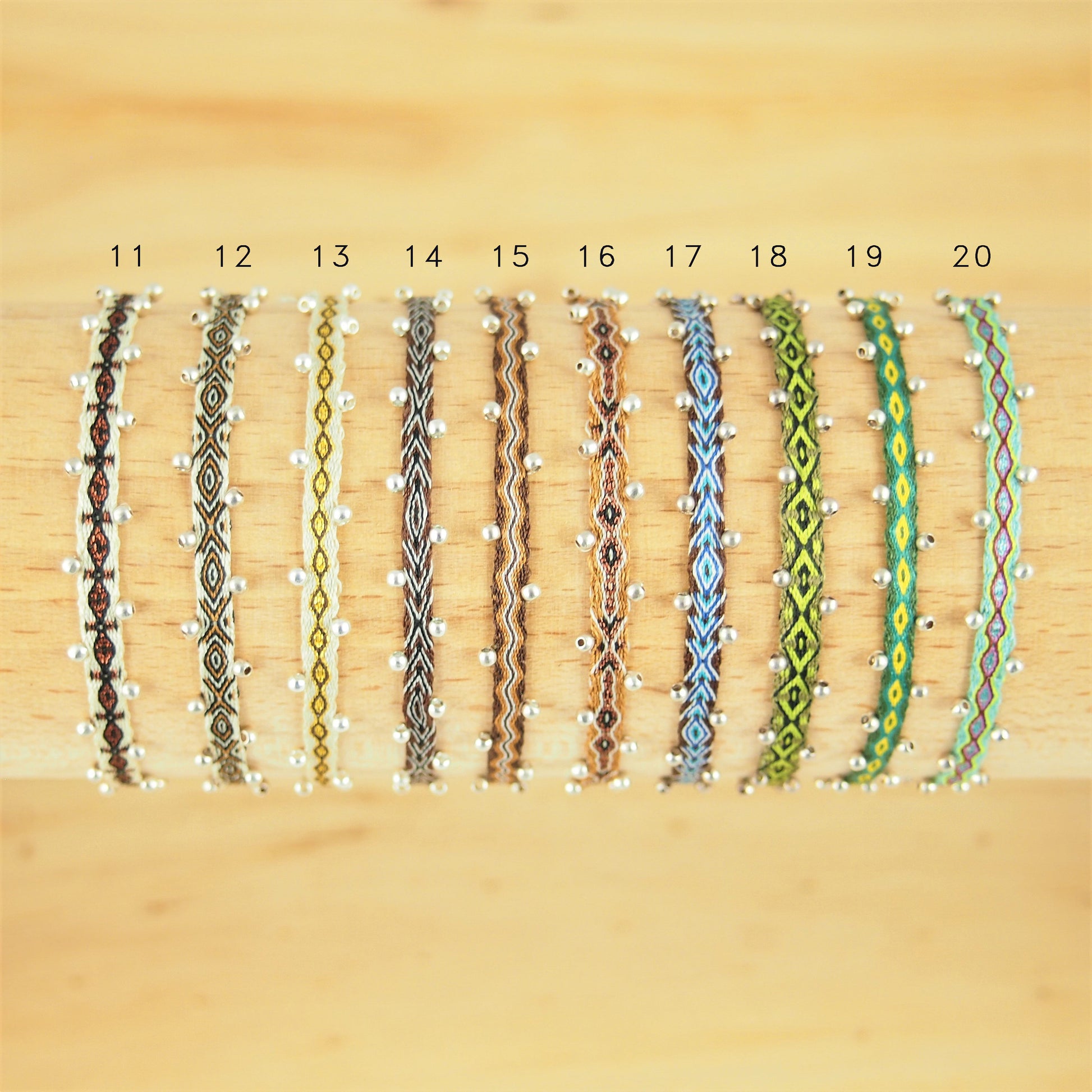 Bracelets tissés main, beige, marron et vertes avec perles en argent 925  Ethchic