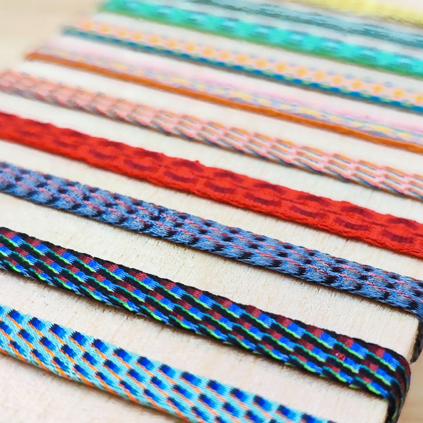 Bracelet pop 80 fils Boho surfer tissé main fin amitié bijoux plage résistent à la mer réglable cadeau bracelet retro néon flash