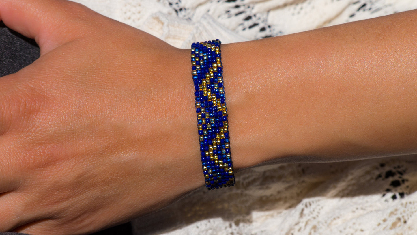 Bracelet perles Style boho chic Bracelet géométrique Bracelet fin Bracelet perles rocaille Bracelet ethchic Bracelet réglable bleu ethchic