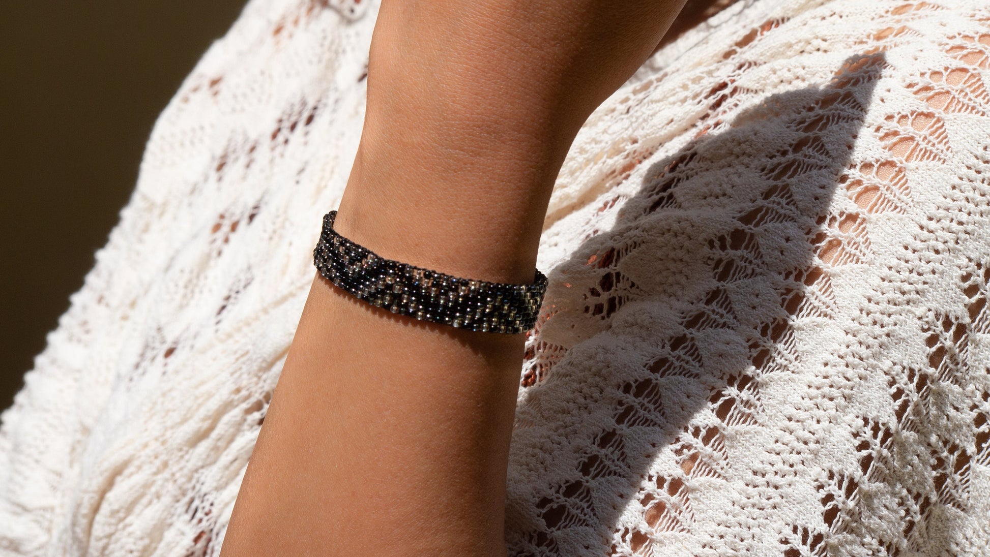 Bracelet perles Style boho chic Bracelet géométrique Bracelet fin Bracelet perles rocaille Bracelet ethchic Bracelet réglable noir ethchic